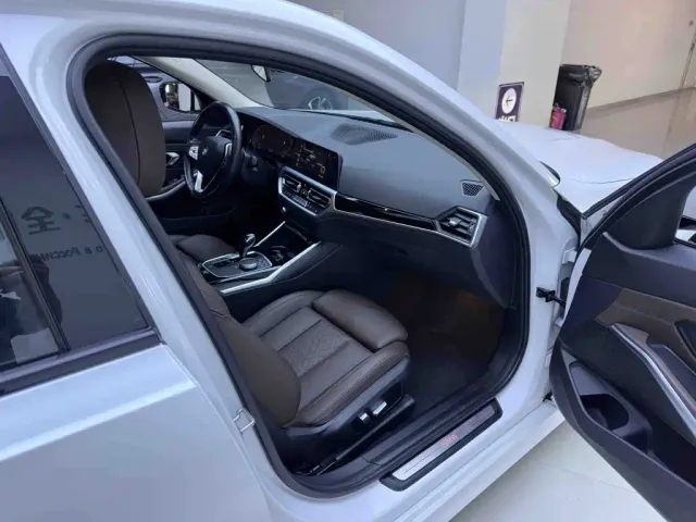 BMW 3 Series — Фото автомобиля 11