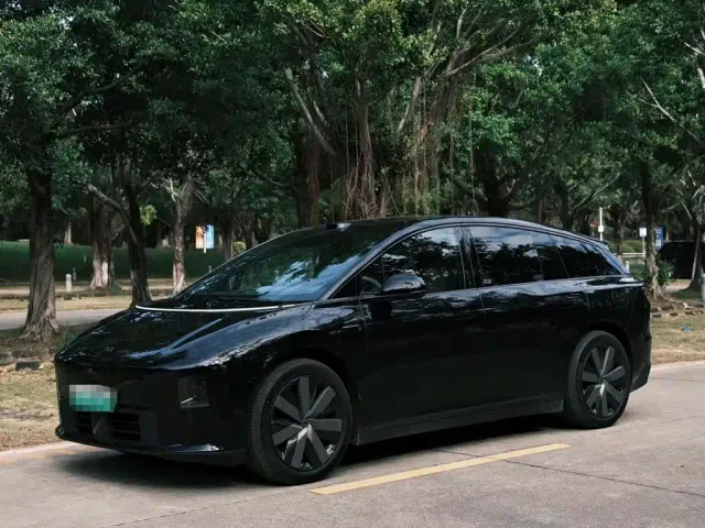 Фотография автомобиля — Li Auto i6