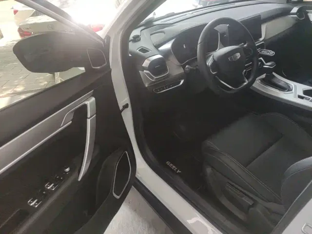 Geely Binyue — Фото автомобиля 11