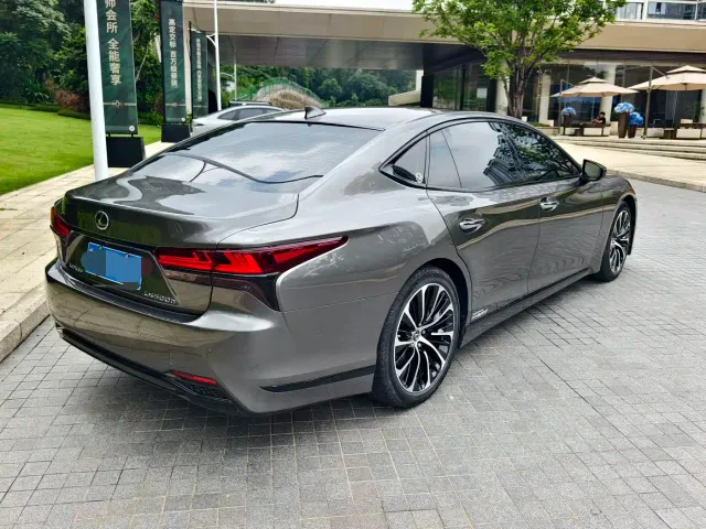 Lexus LS — Фото автомобиля 14