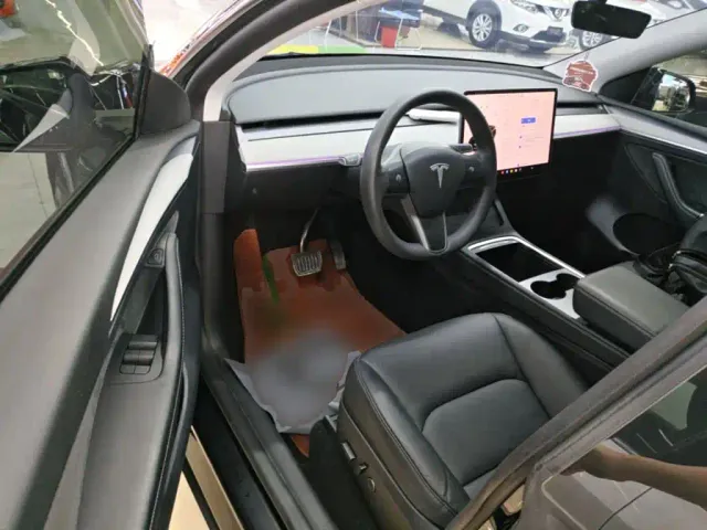 Tesla Model Y — Фото автомобиля 15
