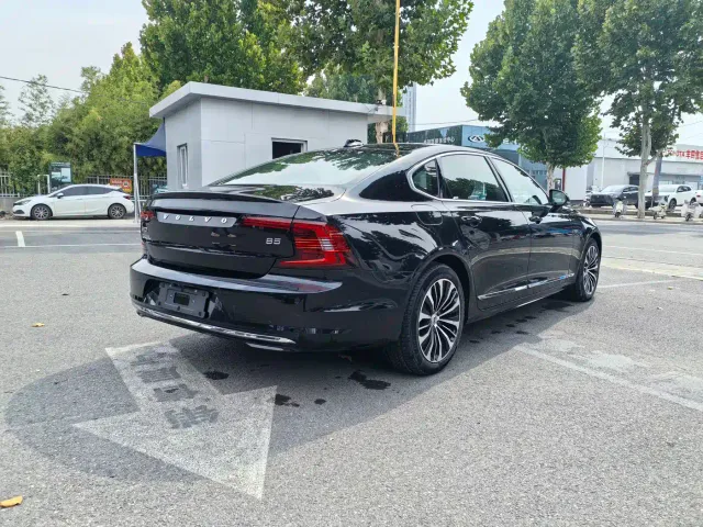 Volvo S90 — Фото автомобиля 10