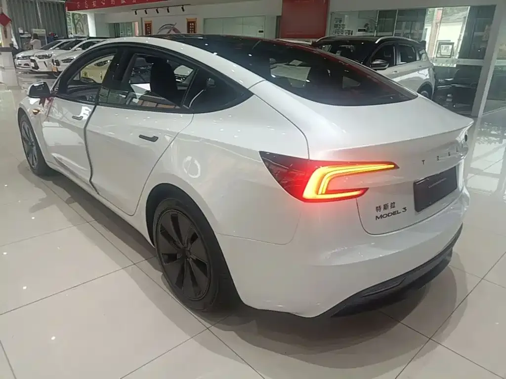 Tesla Model 3 2025 Model Year Facelift Rear-Wheel Drive — Фото автомобиля 4
