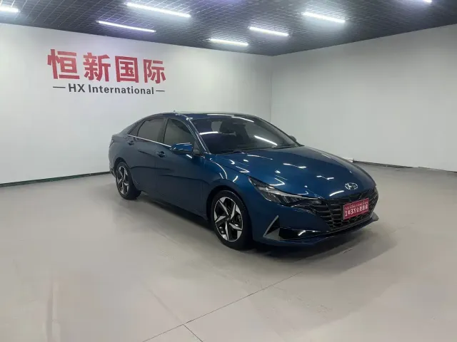 Hyundai Elantra 2022 1.5L CVT LUX Premium Edition — Фото автомобиля 3