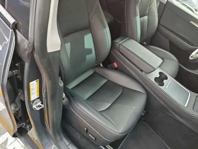 Tesla Model Y — Фото автомобиля 24