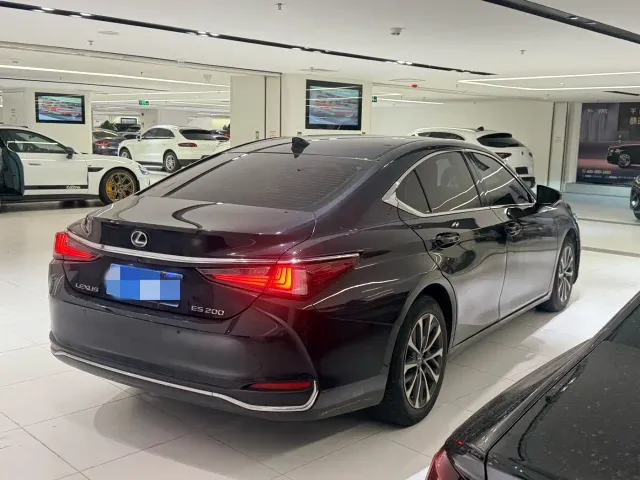 Lexus ES — Фото автомобиля 5