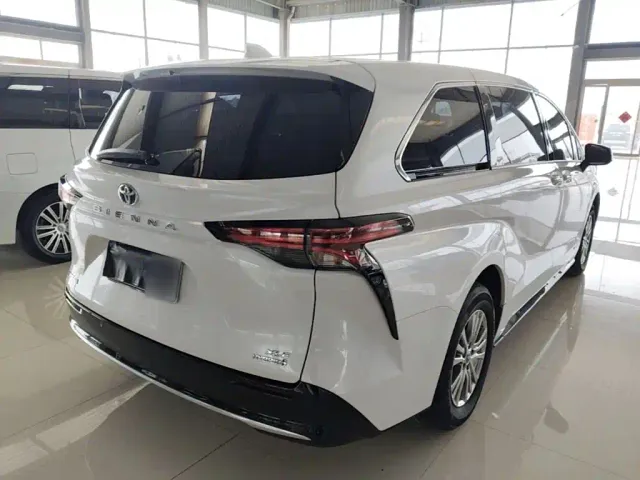 Toyota Toyota Sienna 2023 2.5L Hybrid Luxury Edition — Фото автомобиля 6