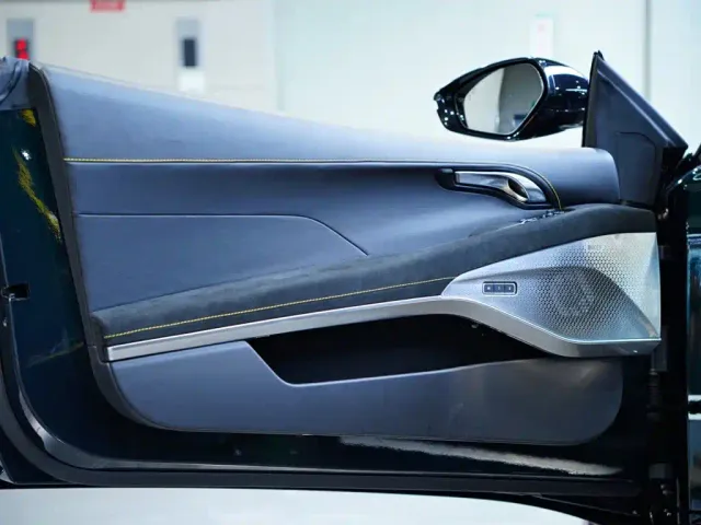 Lotus Emira — Фото автомобиля 13