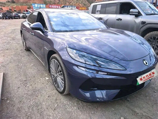 Denza Z9 — Фото автомобиля 2