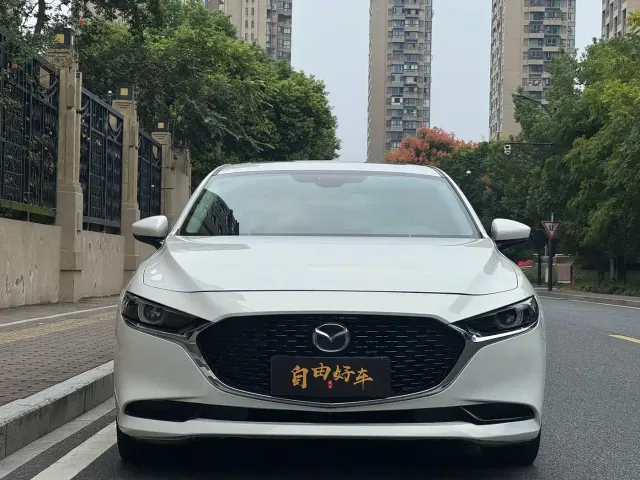 Mazda Axela — Фото автомобиля 2