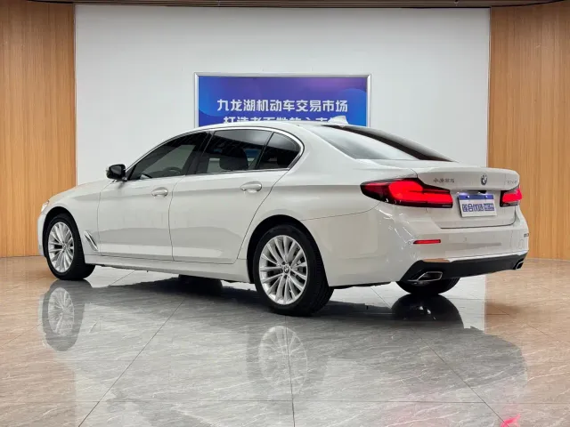 BMW 5 Series — Фото автомобиля 5