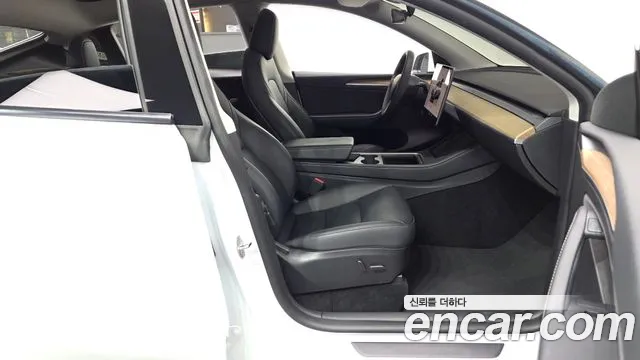Tesla Model Y — Фото автомобиля 26
