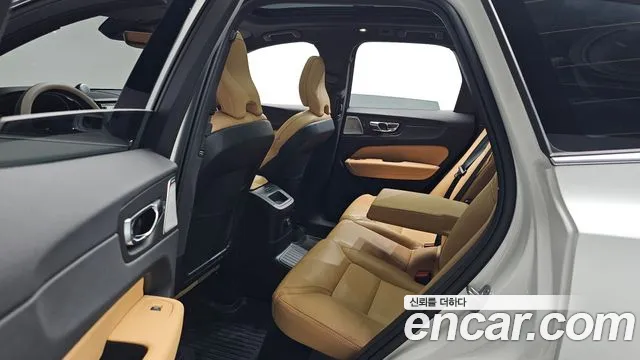Вольво XC60 — Фото автомобиля 11