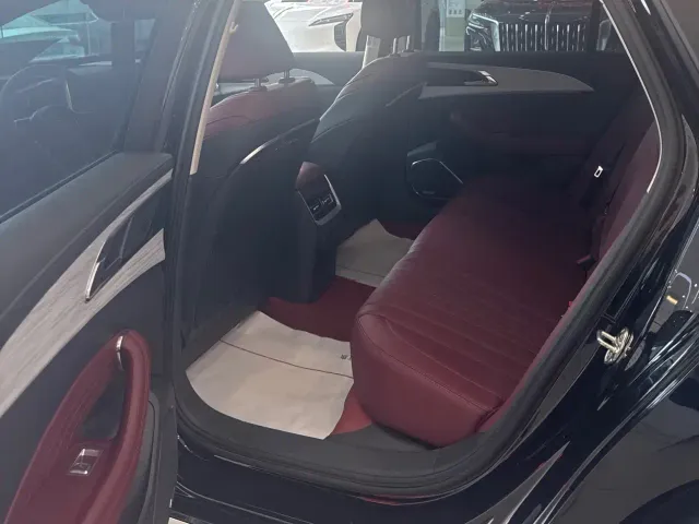Hongqi H5 — Фото автомобиля 11