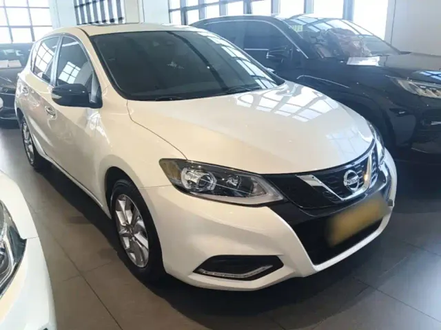 Nissan Tiida — Фото автомобиля 3