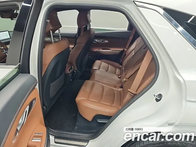Genesis GV70 — Фото автомобиля 11