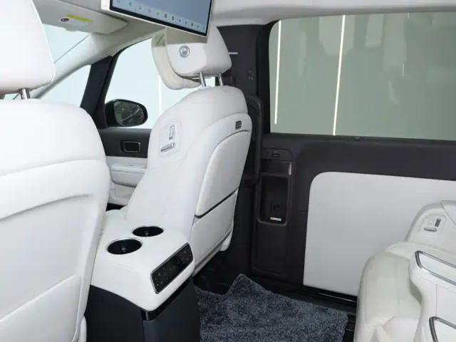 Li Auto MEGA — Фото автомобиля 23