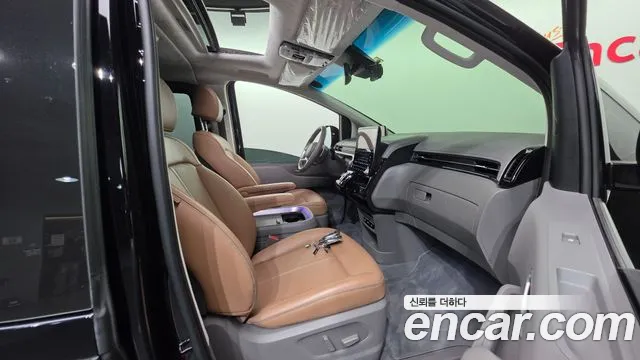 Hyundai Staria Staria 4WD Lounge 9 мест — Фото автомобиля 8