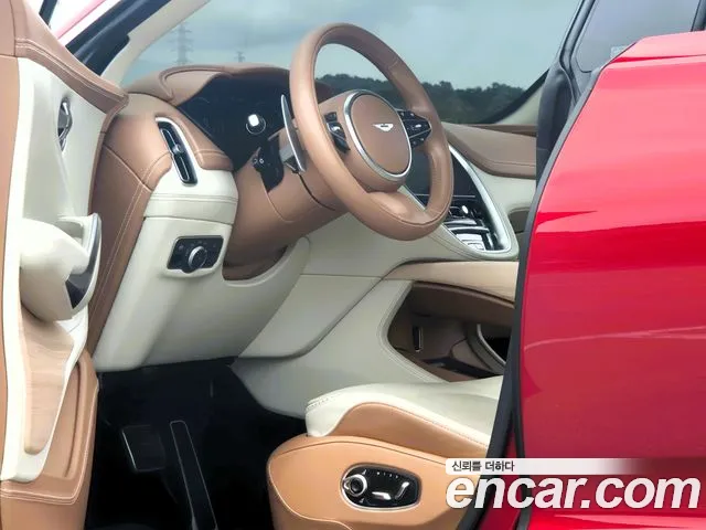 Aston Martin DBX — Фото автомобиля 15