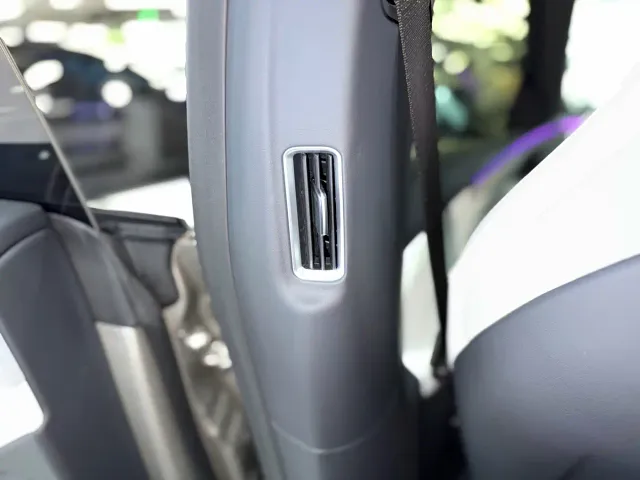Tesla Model Y L — Фото автомобиля 18