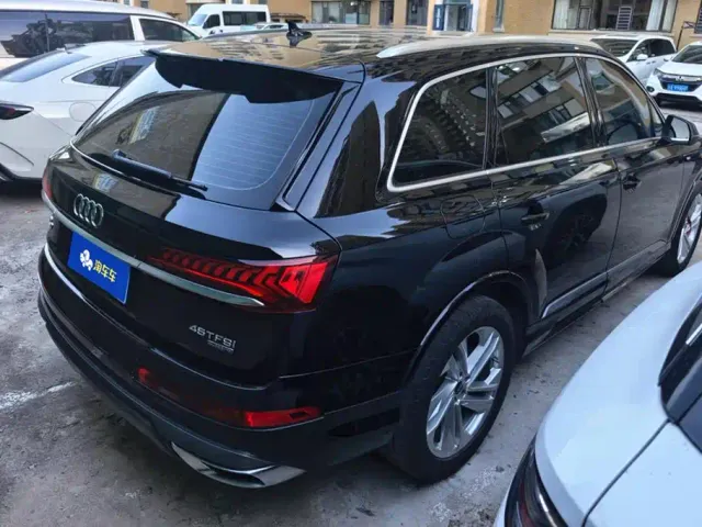 Audi Q7 — Фото автомобиля 3