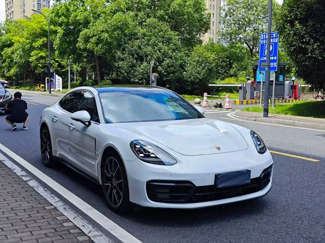Porsche Panamera — Фото автомобиля 3