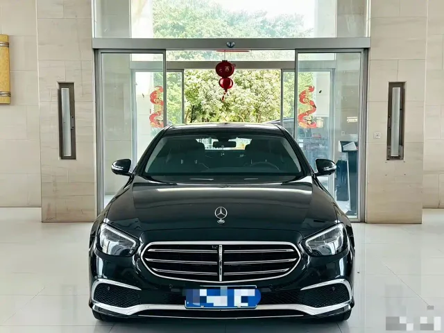 Mercedes-Benz E-Class — Фото автомобиля 3