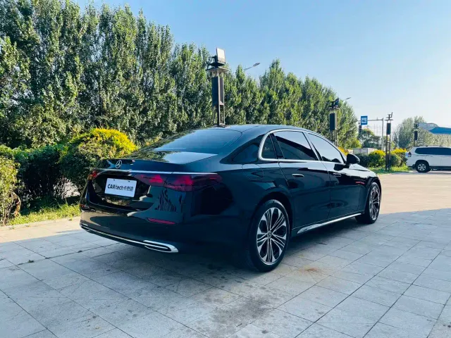 Mercedes-Benz E-Class — Фото автомобиля 5