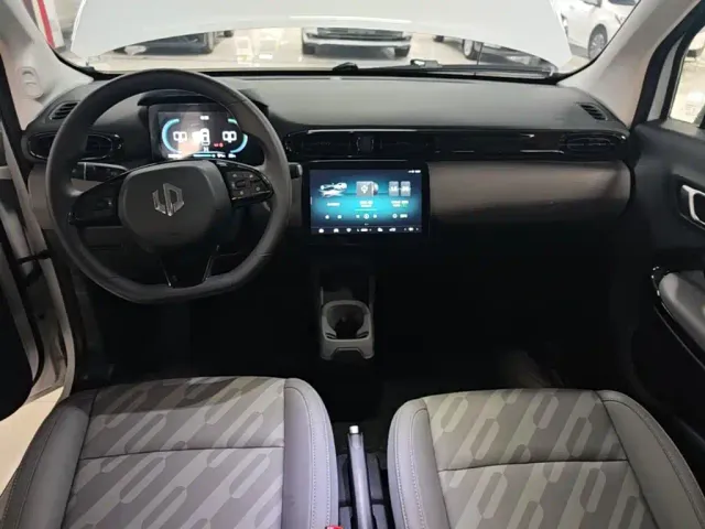 Leapmotor T03 — Фото автомобиля 9