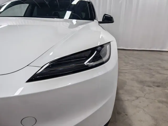 Tesla Model 3 — Фото автомобиля 14