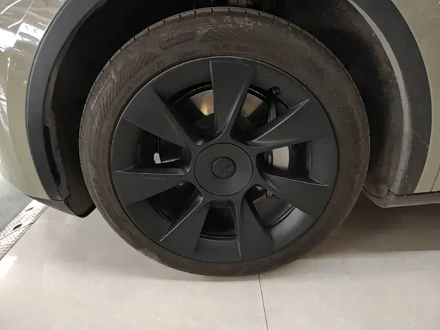 Tesla Model Y — Фото автомобиля 22