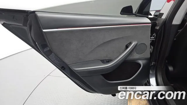 Tesla Model 3 — Фото автомобиля 14