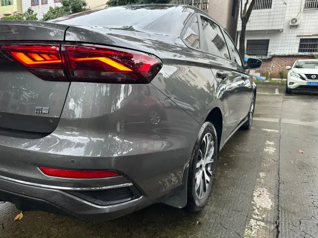 Geely Emgrand — Фото автомобиля 17