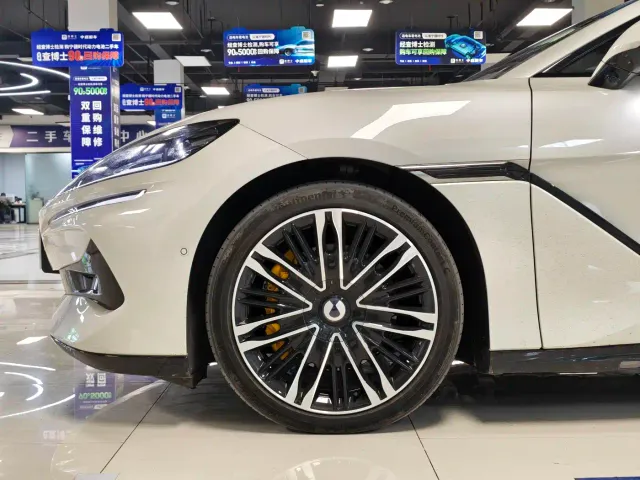Denza Z9GT — Фото автомобиля 9
