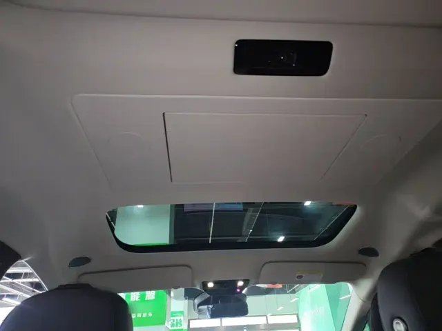 Li Auto MEGA — Фото автомобиля 17