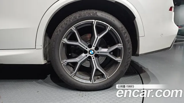 BMW X5 xDrive 40i M Sport — Фото автомобиля 18