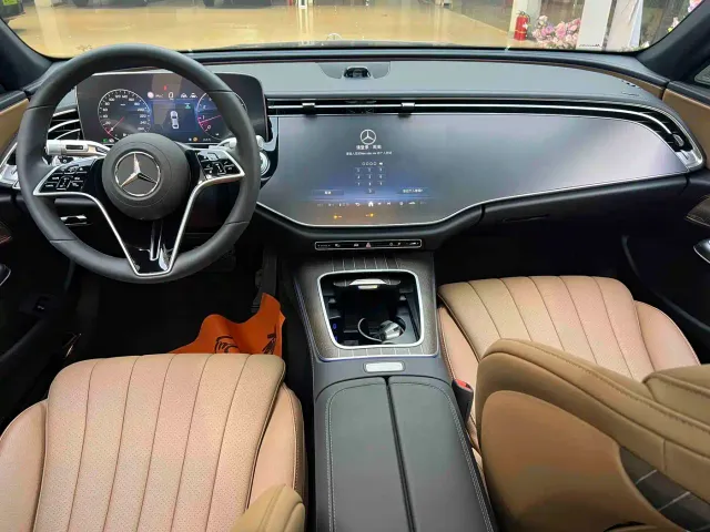 Mercedes-Benz E-Class — Фото автомобиля 12