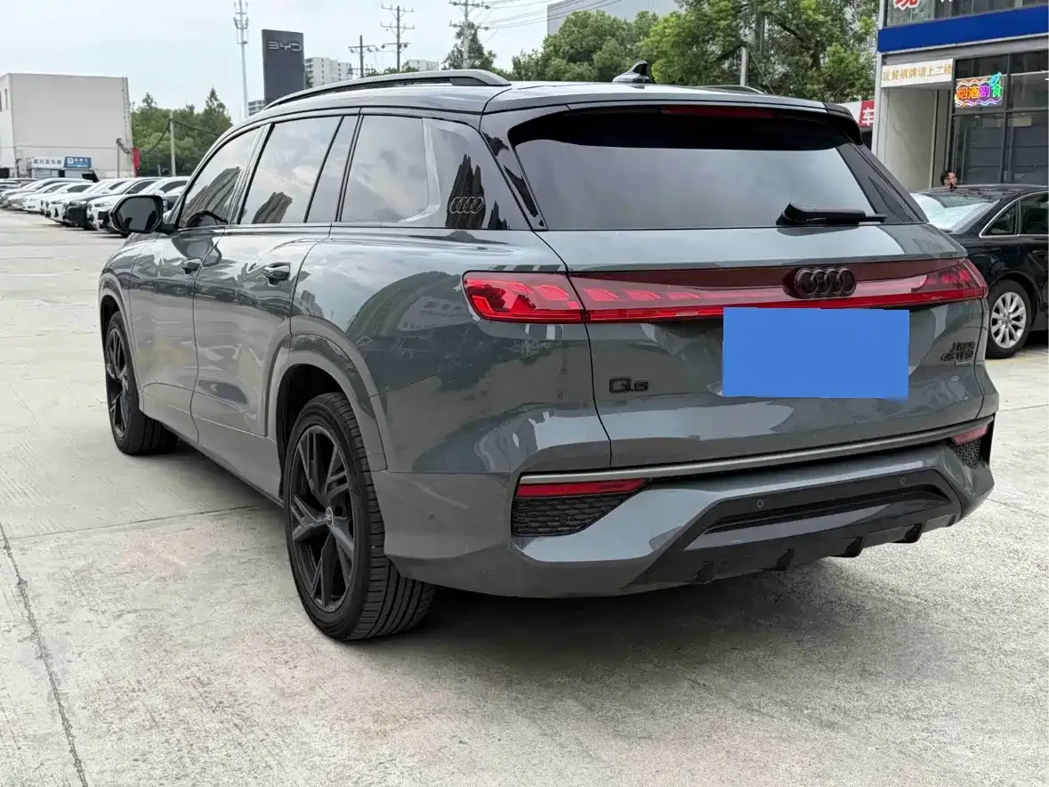 Audi Audi Q6 2024 45 TFSI quattro Shadow Warrior Edition 7-seater — Фото автомобиля 9