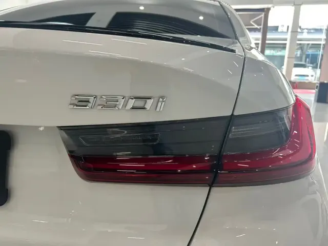 BMW 3 Series — Фото автомобиля 16