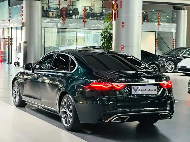 Jaguar XFL — Фото автомобиля 9