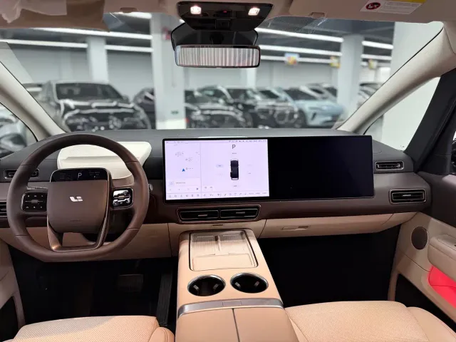Li Auto MEGA — Фото автомобиля 8