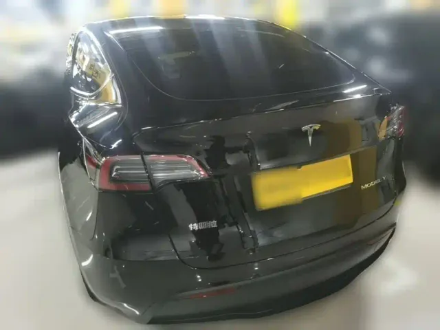 Tesla Model Y — Фото автомобиля 6