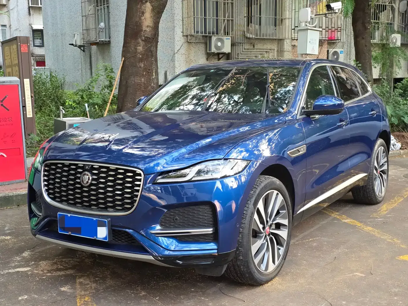 Фотография автомобиля — Jaguar F-Pace