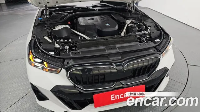 BMW 5-Series 5 серия (G60) 530i xDrive M Sport — Фото автомобиля 4