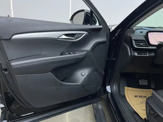 Buick Envision Plus — Фото автомобиля 10
