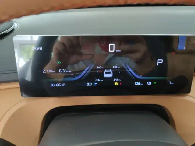 Geely Galaxy Starship 7 EM-i — Фото автомобиля 11