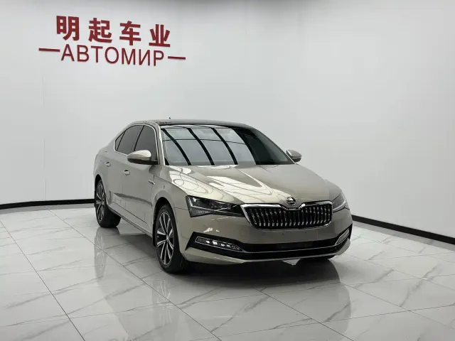Skoda Superb — Фото автомобиля 3