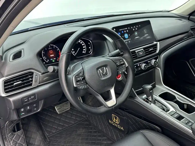 Honda Accord — Фото автомобиля 10