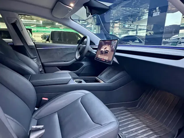 Tesla Model 3 — Фото автомобиля 7