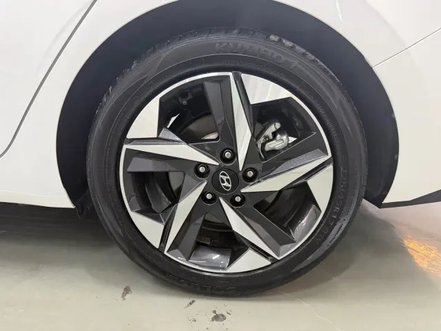 Hyundai Elantra — Фото автомобиля 19